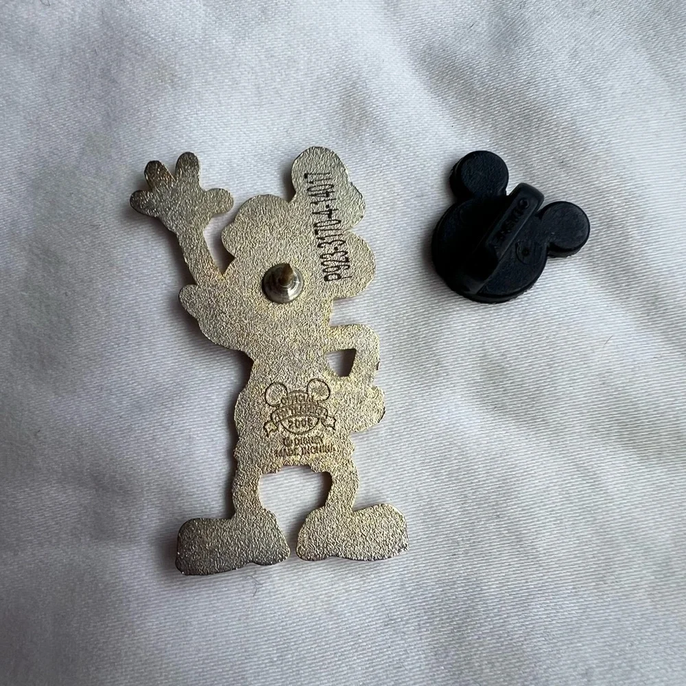Steamboat Willie Mickey Mouse Enamel Pin - Picture 3 of 3